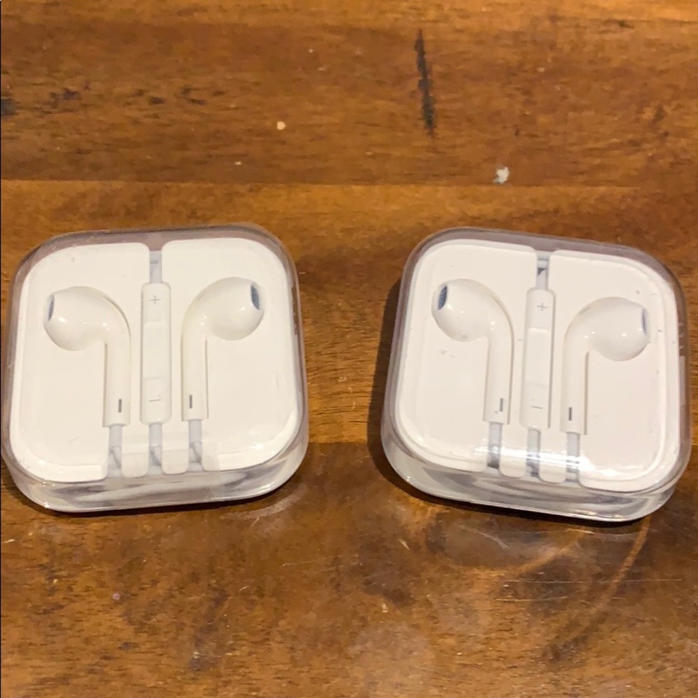2 Pairs Apple Headphones/EarPods w/headphone jack